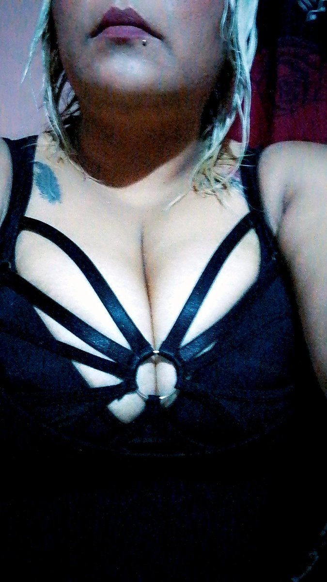 askingyinyang's tweet photo. Alistandonos nos vemos @SwSeduccion 😘😘😘 https://t.co/nv3toQg3YR