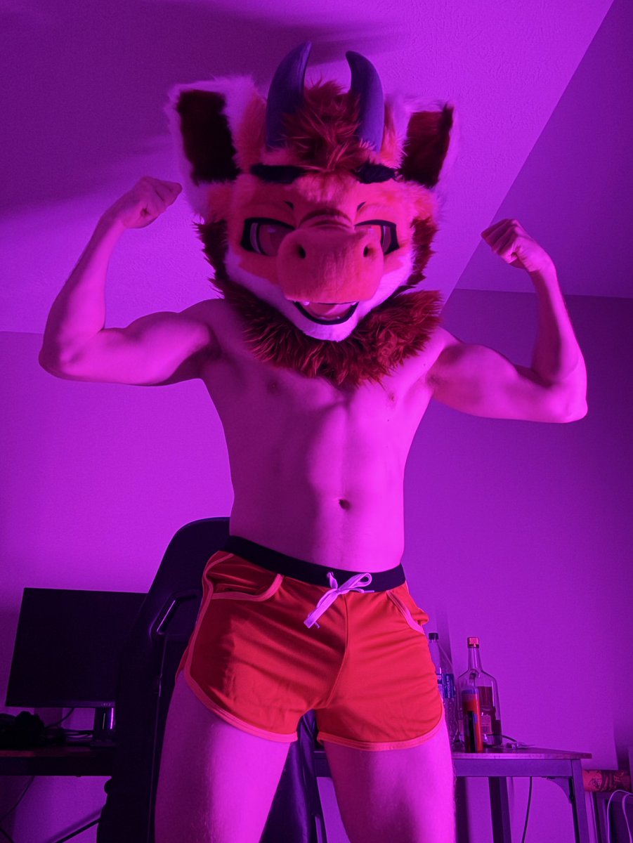 HunterDerg's tweet photo. What’s the real reason you should work out a lot? To give better hugs obviously 😉 https://t.co/lrY9UKfGc4