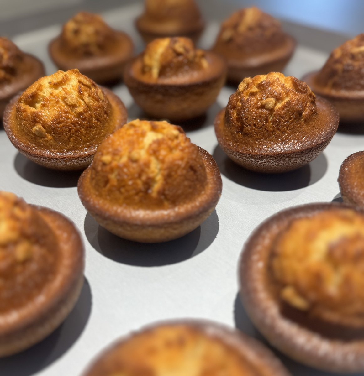 HARMONISE2023's tweet image. 🍁新作 フィナンシェエラブル 登場🍁

HARMONISEです☕
新作フィナンシェ登場です✨

香ばしいメープルがふんわり香る、秋を先取りした贅沢なひとくち。
しっとりとした食感と上品な甘さがクセになる、フィナンシェです🧡

📍HARMONISE成城本店／渋谷マークシティ 両店舗にて販売中…