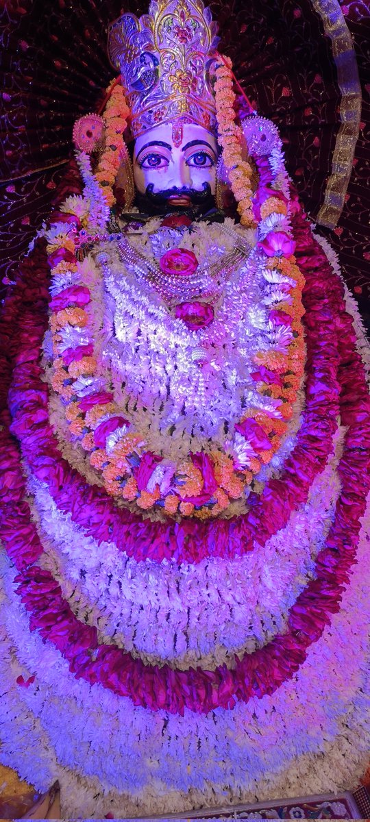 श्याम, तेरी रहमतों का असर कुछ यूं हो रहा है,
हर ग़म मुस्कुराकर सहा जा रहा है।                          
                  ।। जय श्री श्याम।।