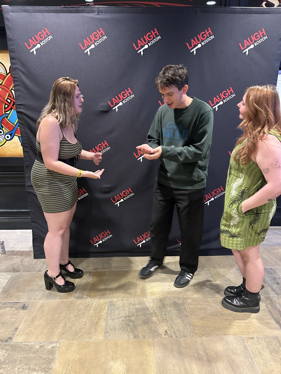 gitchiegitchie's tweet photo. explaining to andrew dismukes that his wife (who opened for his set) called me “titties” twice and said that it was really distracting that i was rolling tiny little balls out of the napkin on my table so i gave them to him to give to her https://t.co/cOrbigP35q