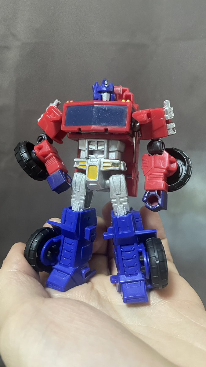 jesterhatsjhund's tweet image. Modified with slight paint touch up .
Added head articulation and elbows . 
#TransformersCyberworld #Optimusprime