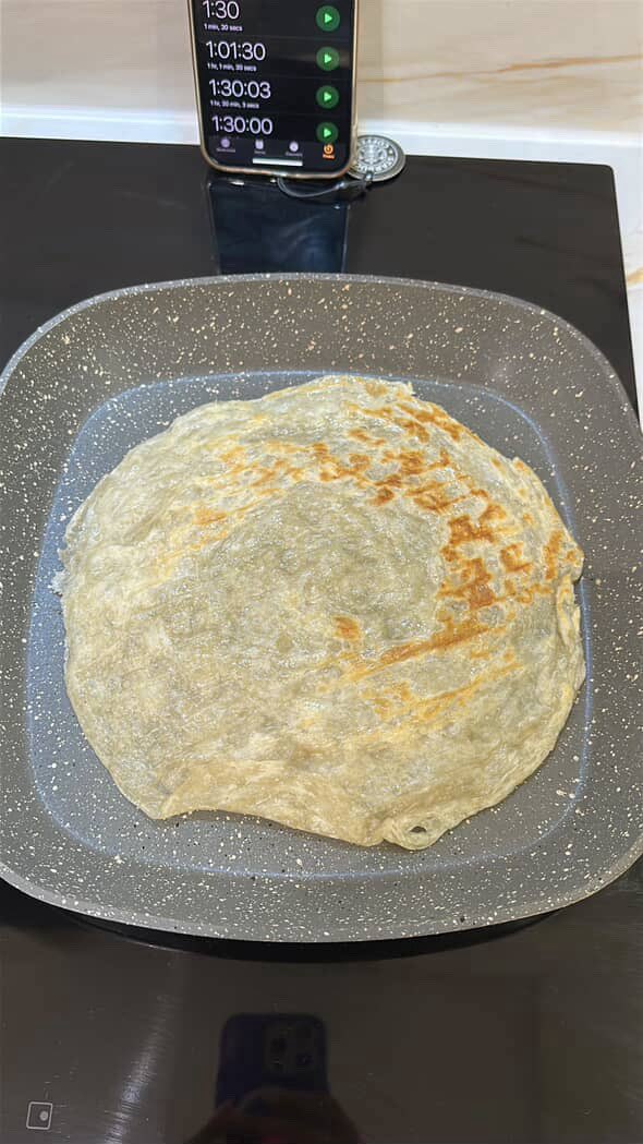 Миний багад эмээгийн хийж өгдөг байсан 70 давхар гамбирыг санагдуулам, хүүхэд насны дурсамж сэдрээсэн бин гадуур зарагдаад байна гэнээ. “Уйгар бин” гэх энэ тосгүй шардаг бинг хаанаас олж идэх вэ? 
Хаагуур зарагдаж байгаа бол? 
Хэрэглэж үзсэн хүн байна уу таминээ?