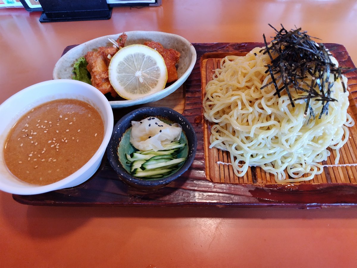 冷やしつけ麺のセット。美味しかった!