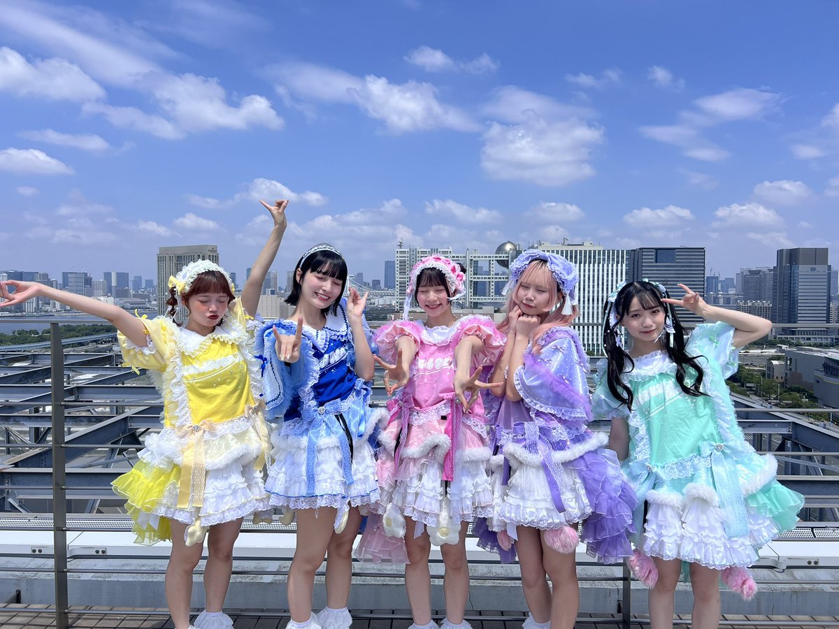 KISS ファイナルツアー VIPグッズ ガウン 紅白の紙吹雪 他おまけ付き！！ KISS ファイナルツアー VIPグッズ ガウン 紅白の紙吹雪 他おまけ付き