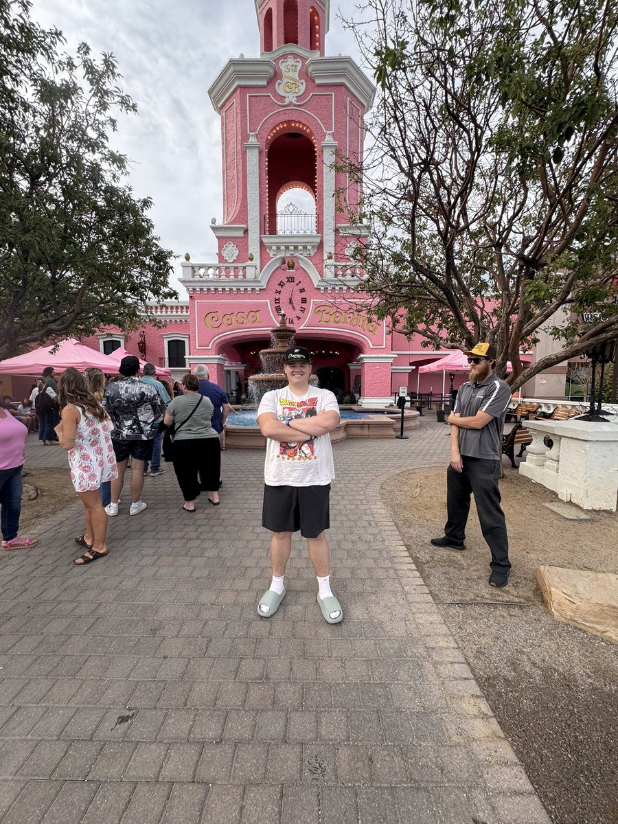 ethan_jay_t's tweet photo. @meatcanyon was at casa Bonita tonight and legit missed him by an hour or so, brb gonna kms https://t.co/hkc4rAftIG
