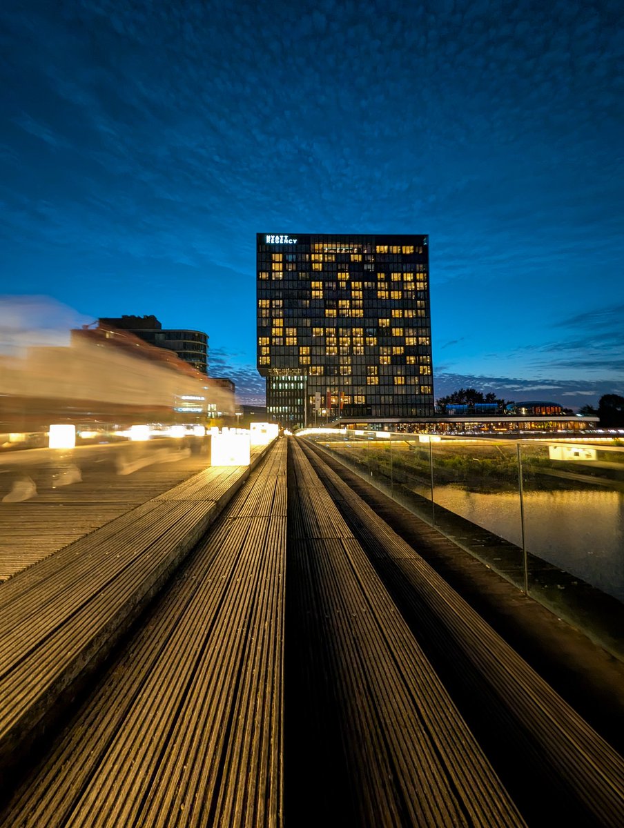 Guten Morgen!

Habt alle einen wunderbaren Tag!

#SchönesGegenDoofes #FloodTheZoneMitSchoenem #cityphotography #medienhafen #düsseldorf