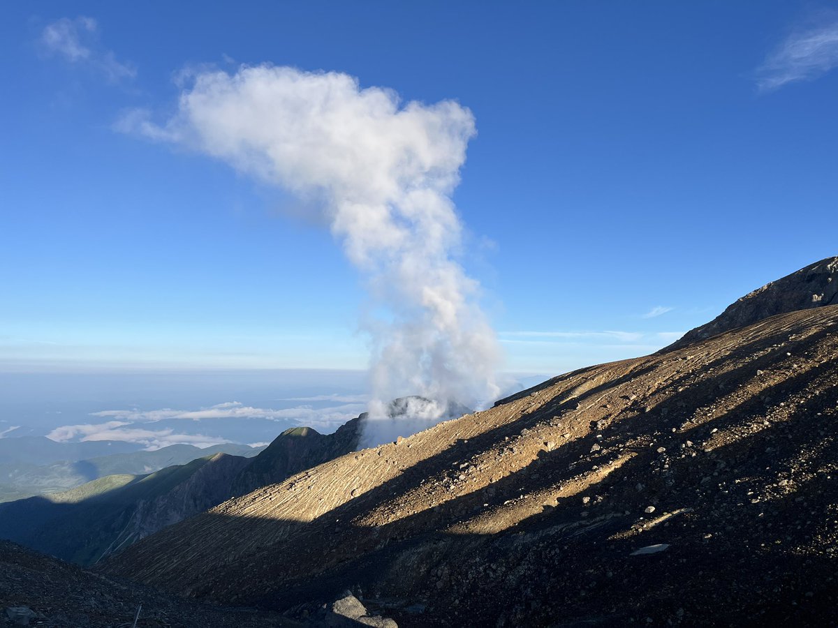 kt1222ts's tweet photo. 御嶽山
3,000m級への初挑戦と大自然の脅威の恐れがある中、無事に登山完遂できて良かった！ https://t.co/4OPFyB1Plg
