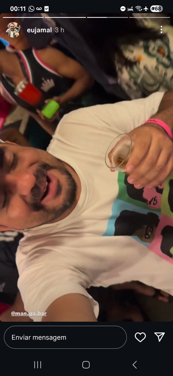 tupa420's tweet photo. @informafogo @andrehernan Vocês ai discutindo de goleiro, enquanto um dos mais importantes do elenco esta na noitada véspera de jogo. Patético,  inadmissível 🤦‍♂️ https://t.co/jKLkw8ilP3