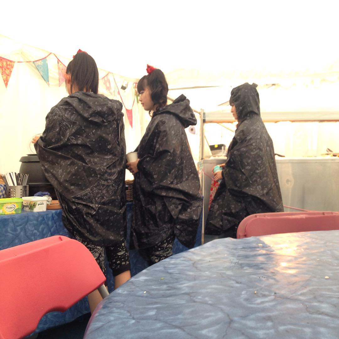 ThisD_BABYMETAL's tweet image. 2015年8月29日，イギリス・レディングで開催された「READING &amp;amp; LEEDS FESTIVAL」にBABYMETALが出場。メイン・ステージの1番手（ゲスト）でパフォーマンス。