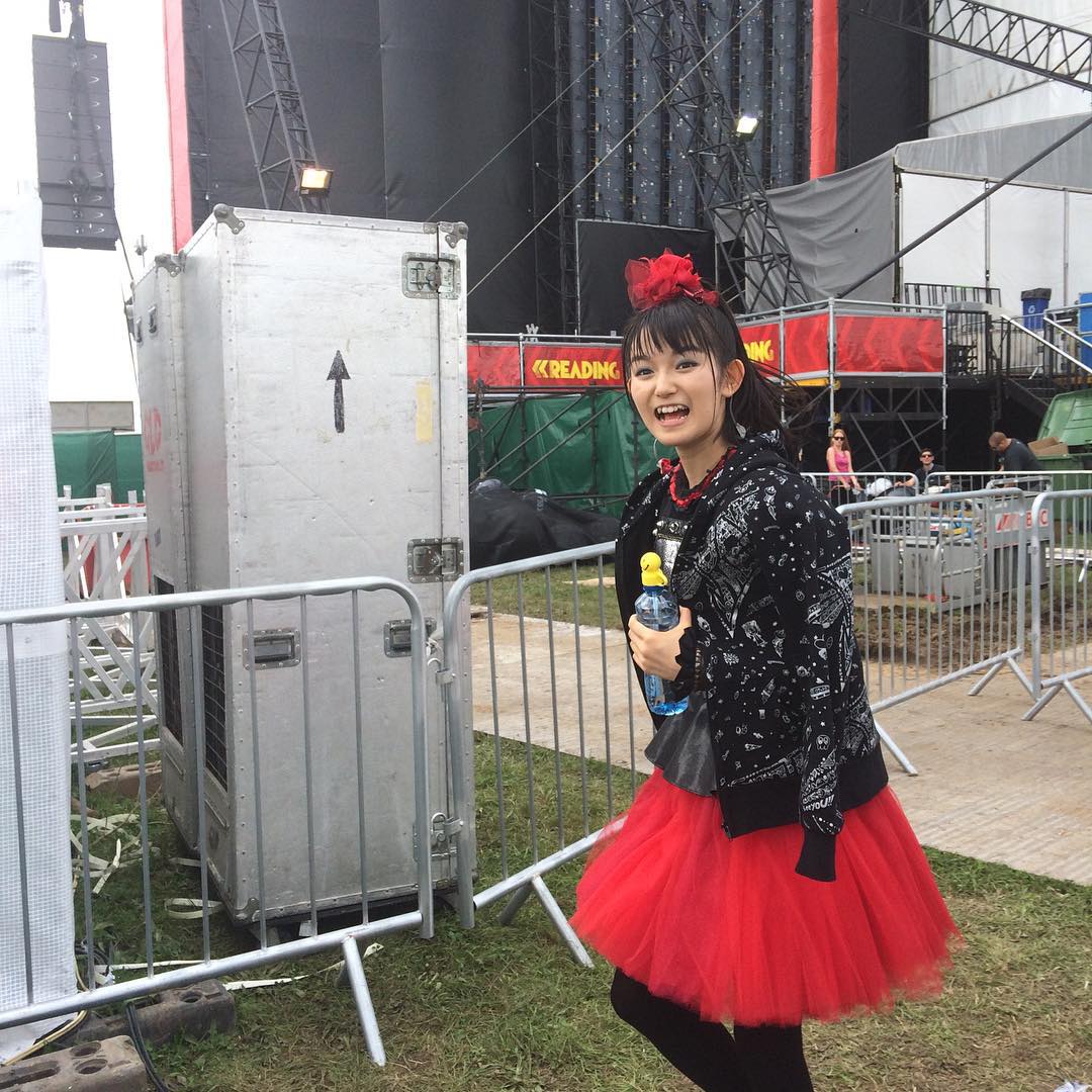 ThisD_BABYMETAL's tweet image. 2015年8月29日，イギリス・レディングで開催された「READING &amp;amp; LEEDS FESTIVAL」にBABYMETALが出場。メイン・ステージの1番手（ゲスト）でパフォーマンス。