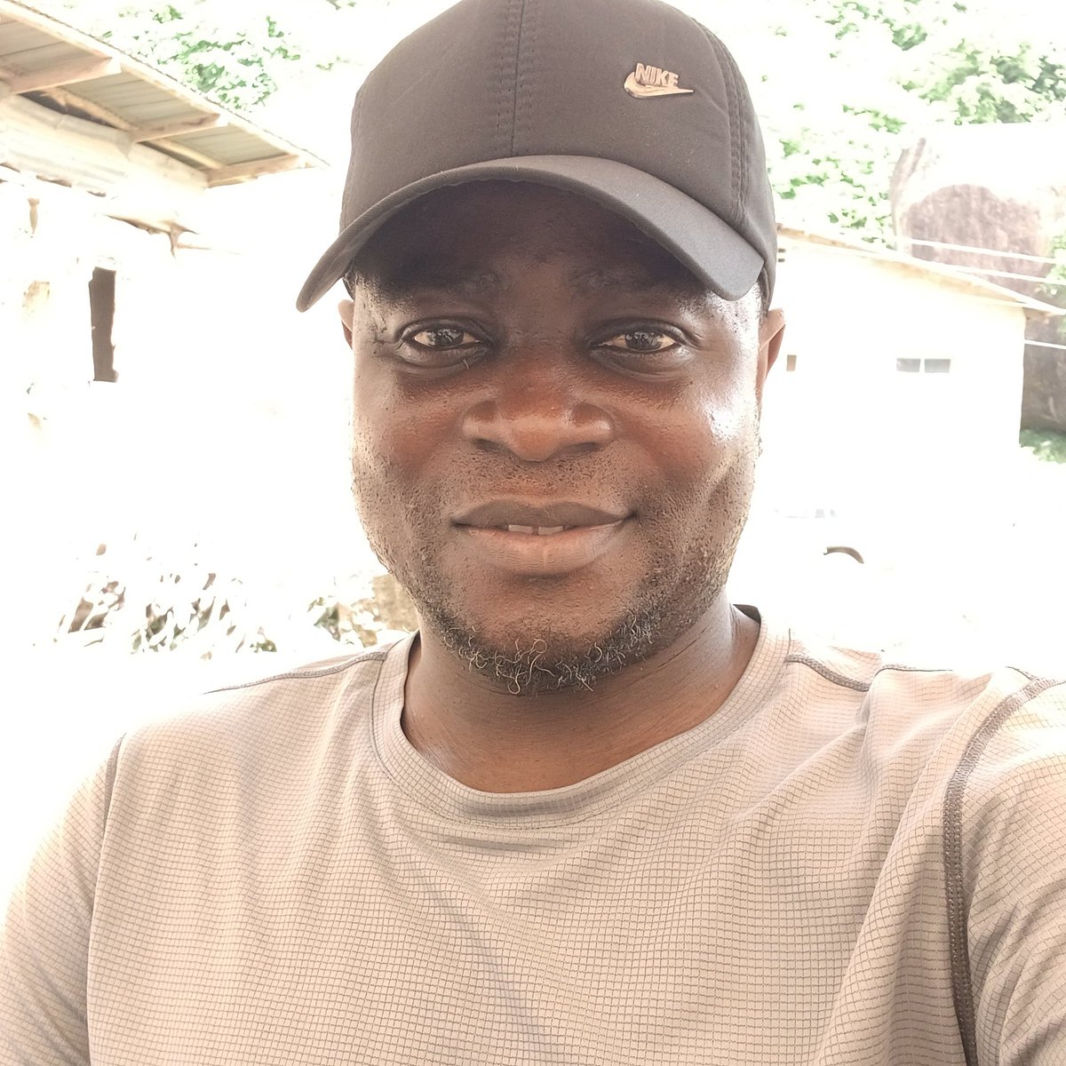 YINKAkush's tweet photo. #NewProfilePic https://t.co/VFKY5FnZi5