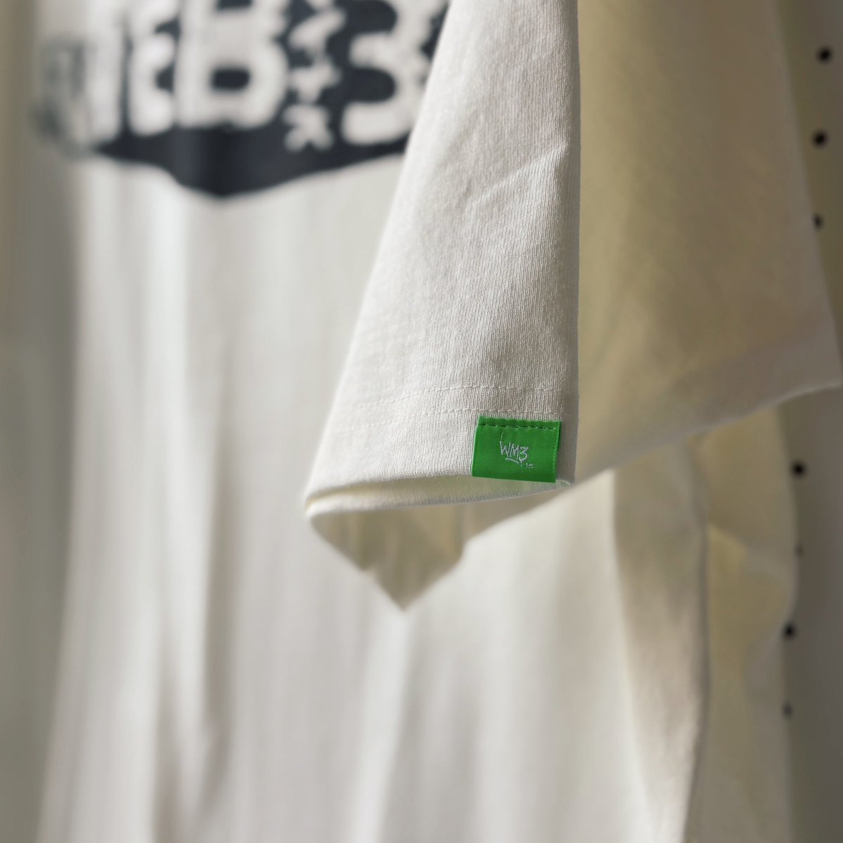 webminus3's tweet photo. WEB -3.0 Graphic Tee.
効いてる、グリーンのタグ🪨

本日8/3（日）まで特別価格で販売中です。
ショップURLは引用ポストへ🔜 https://t.co/c2l9OixdpT