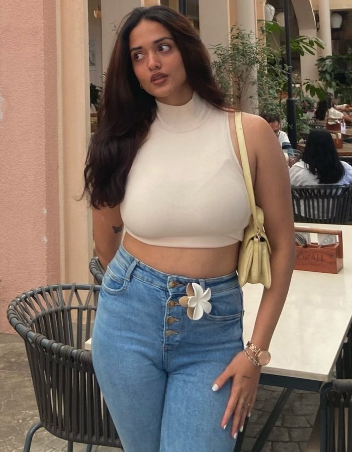 GxZaTuXa0AAdnmS?format=jpg&name=900x900