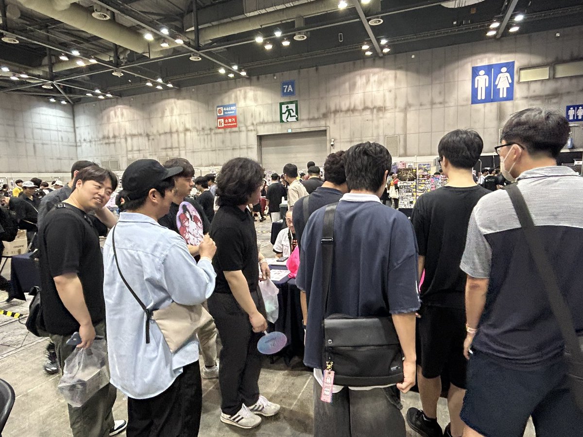 2日目もよろしくお願いします☺️
いつもと違い1列の配置なので後ろからもお写真取り放題です📸