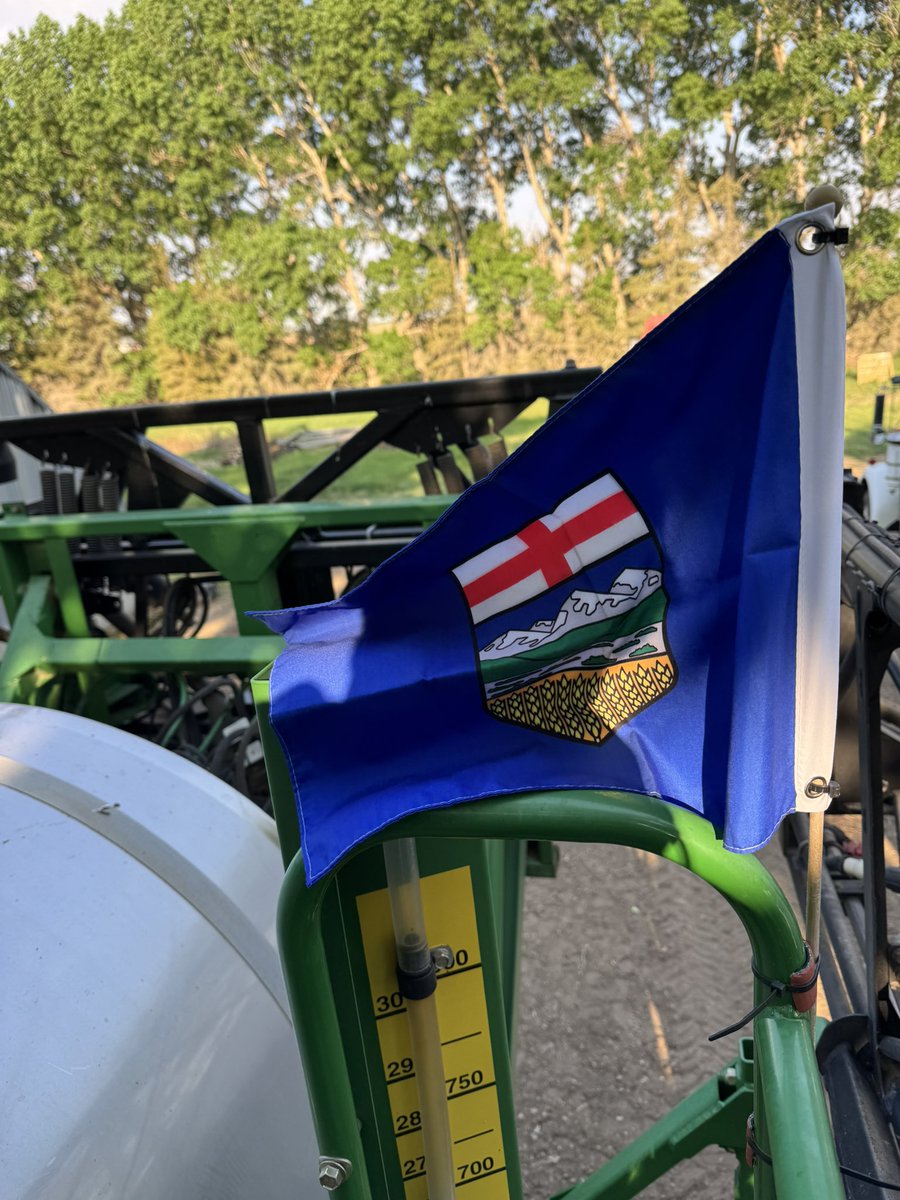 LTR_44's tweet photo. @CoryBMorgan No more Canadian flags on the sprayer since spring! https://t.co/XixYMgkM3Z