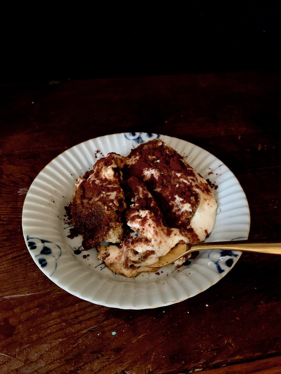 脱稿ティラミス。
うまく固まらず（何が悪かったんだ…）スプーンで好きなだけすくって食べる方式になった。
しっかり苦くて美味い。