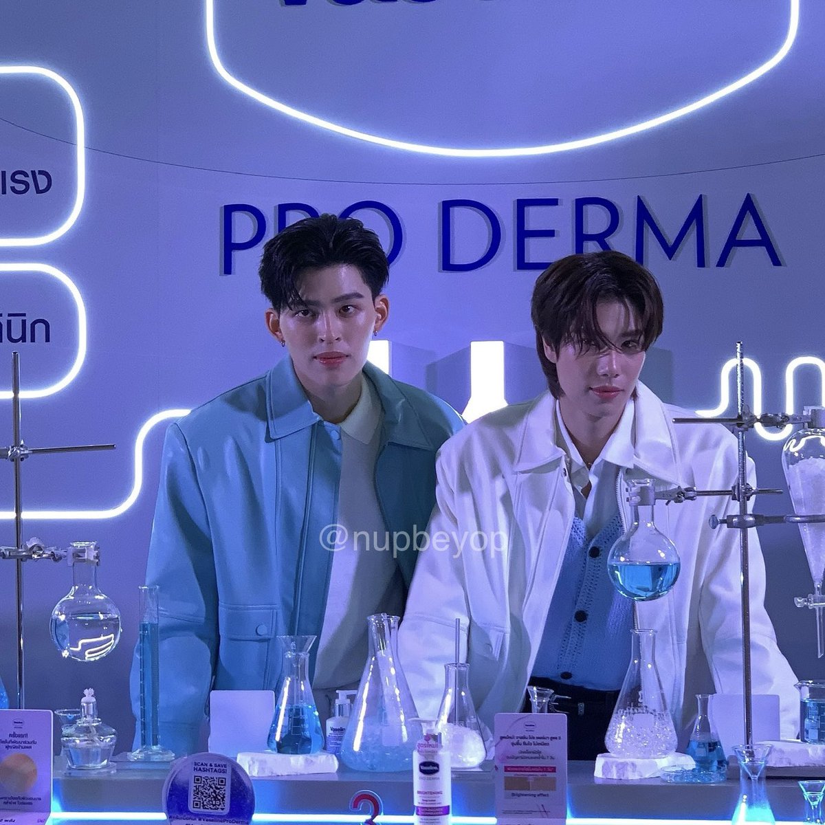 nupbeyop's tweet photo. ปภววิชวลคู่แตกแตนมาก

PONDPHUWIN WITH VASELINE

#VaselineXPondPhuwin
#ppnaravit #phuwintang 
#pondphuwin #ปอนด์ภูวินทร์ https://t.co/9nkRgIHMUj