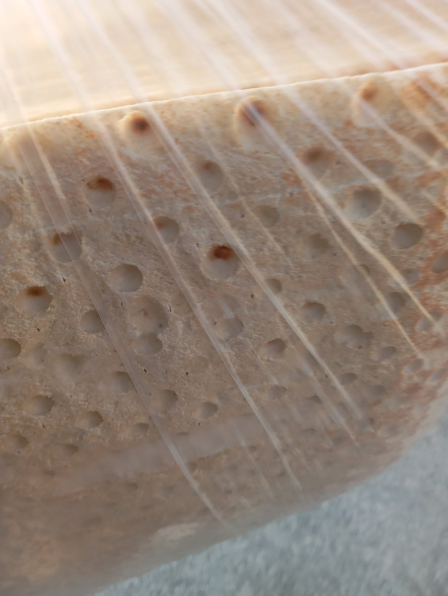 به دختری که کله صبح بره نان بخره  بیادبهش چی میگند 
بفرمایید نان تازه )))....