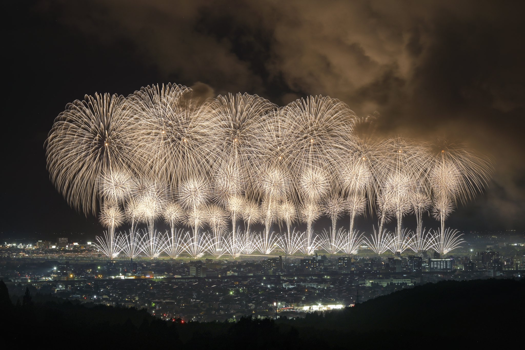 長岡の花火 🎆 三尺玉シリーズ 🎆 ・ 長岡花火大会 三尺玉シリーズ ・ 2025