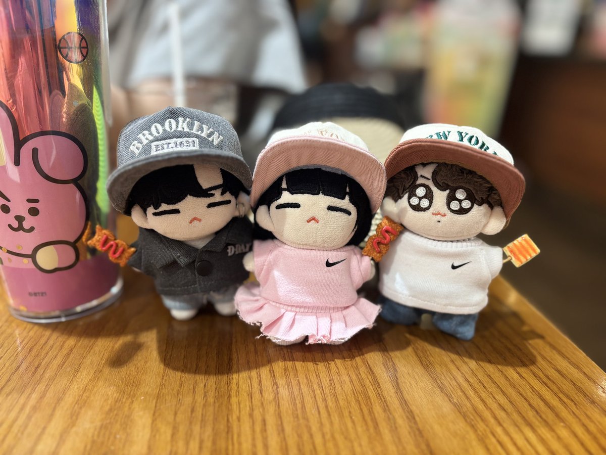 키펭귄🐧💜 (@suga_penguin309) on Twitter photo <a href="/nine9style_s/">Nine9style_som(나인나인-솜)</a>
똥갱알지들 어제 어마따라서 야구보고 와서 집가는 길 스타일링 바꾸고 모자 첫 개시 해 봤윱니다. 깔맞춤 킬러인 어마라서 고민 옴팡지게 한거 안 비밀... 진짜 내 모자 한 개당 값 자식 3명한테 투자하는데 후덜덜거려도 퀄리티+디자인 너무 만족스러워서 좋네요💜👍🏻 감사합니드아🙌🏻 <a href="/nine9style_s/">Nine9style_som(나인나인-솜)</a>
똥갱알지들 어제 어마따라서 야구보고 와서 집가는 길 스타일링 바꾸고 모자 첫 개시 해 봤윱니다. 깔맞춤 킬러인 어마라서 고민 옴팡지게 한거 안 비밀... 진짜 내 모자 한 개당 값 자식 3명한테 투자하는데 후덜덜거려도 퀄리티+디자인 너무 만족스러워서 좋네요💜👍🏻 감사합니드아🙌🏻