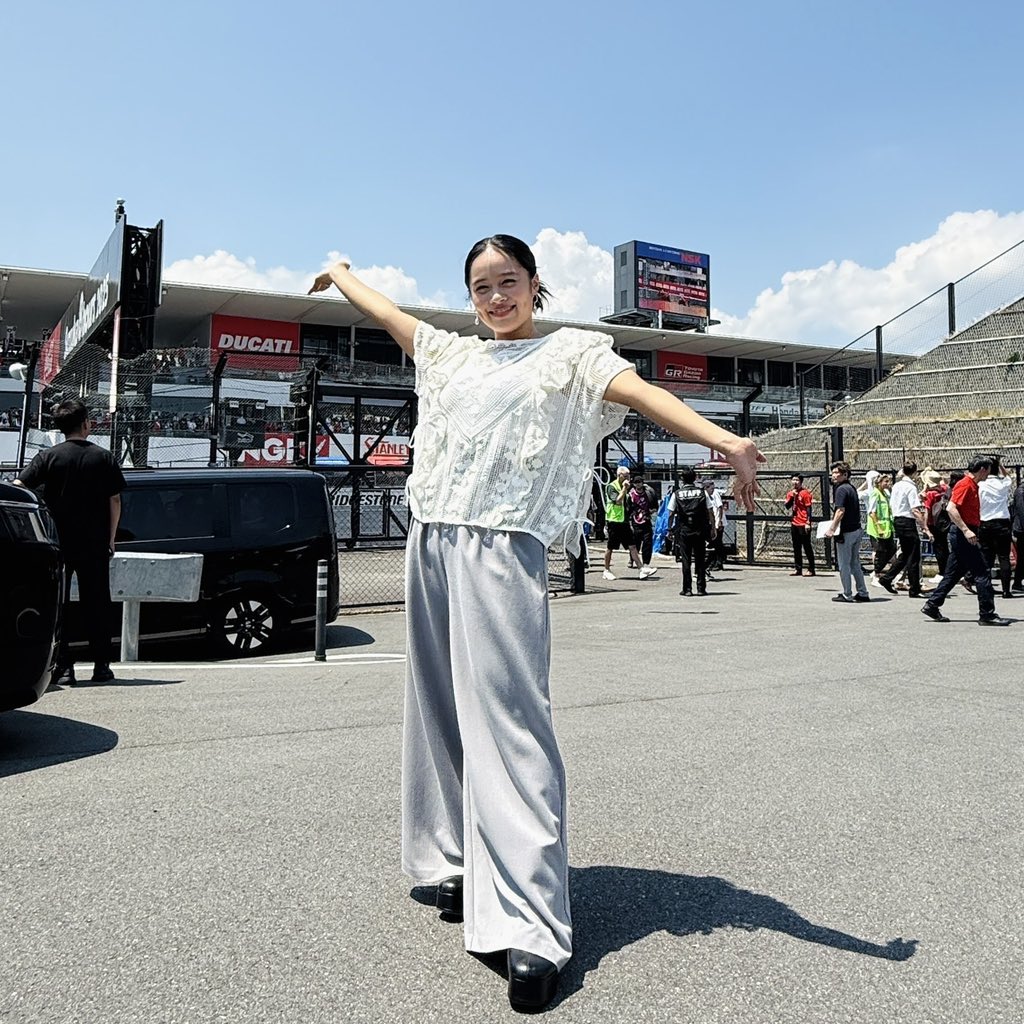 #清水美依紗 8時間耐久ロードレース@鈴鹿サーキットにて、2年ぶり国歌独唱させていただきました！👏

このあと13:50〜に交通教育センターエリアにて #8Fes です！
みんな集まれー！！📣