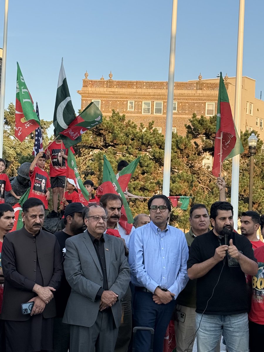 امریکہ کے شہر نیو جرسی اٹلانٹک میں عمران خان کی رہائی کے لیے احتجاجی مظاہرہ،
قاسم سوری اور ڈاکٹر شہباز گل کی خصوصی شرکت