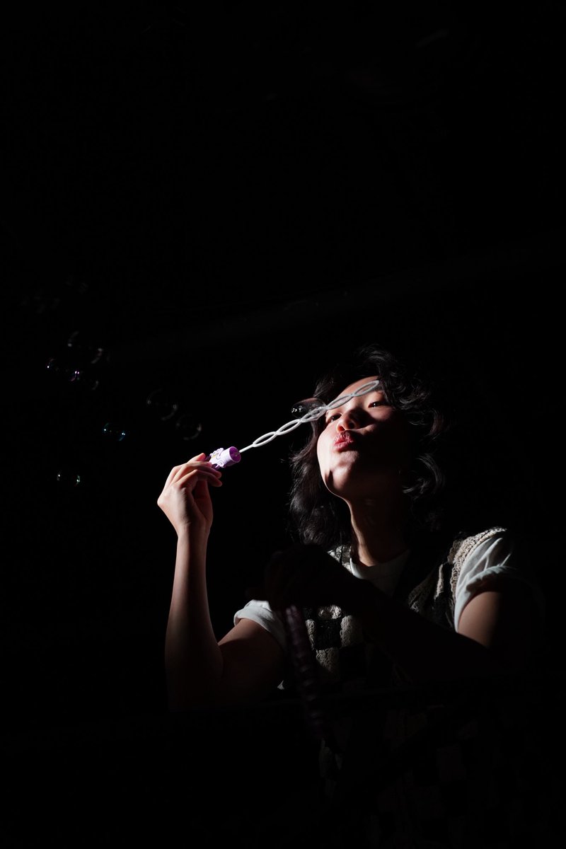 신촌극장 2025 라인업
[ 놀이터에서  X  류소연 ]
-
-
“놀이터에서만 가능한 일들이 있어요. 놀이터에서만 생겨나는 시간의 흐름이 있어요. 그 시간의 흐름이 방해받았을 때, 어린이들이 사라졌죠.”
-
-
#놀이터에서 #류소연
#박사랑 #박이슬 #이선 #조윤빈
#전하경 #목소 #김태령
#이지수
#김소현