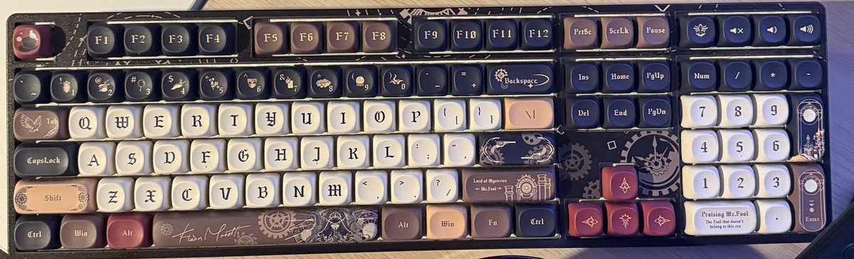 i don't think i've ever flexed on here but i have the lotm keyboard