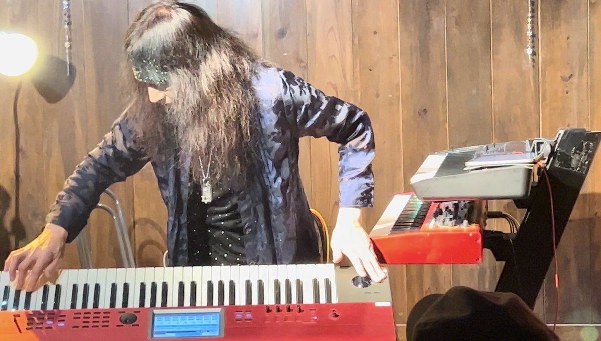 昨夜は
90年代からのGERARD
2人ライブ👌

お越し頂いたみなさま
ありがとうございました😊
とても良い夜でした🔥

またの機会に
90年代〜2000年代
再現したいと考え中😊😊

みなさま
よろしくお願いします😊