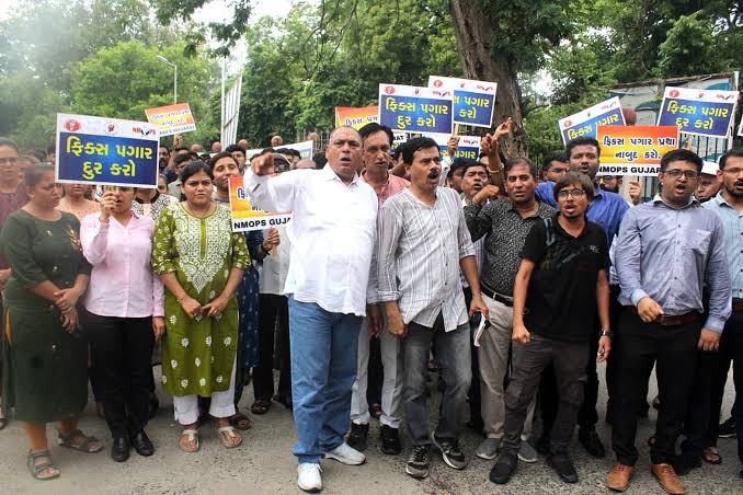 प्रधानमंत्री कहते हैं “सबका साथ, सबका विकास” – तो फिर कर्मचारियों का शोषण क्यों? 
#Remove5yearFixpay
#ops
@Jamod_chetan
<a href="/hardev_vala/">Hardev Vala</a>
<a href="/Dkchauhan5212/">Dharmendrasinh Chauhan</a> 
<a href="/DipaksinhVaghe4/">Tr Dipaksinh Vaghela</a> 
@chauhanAmrat
<a href="/ShaktiLadhava/">Shakti Ladhava</a>
<a href="/MrAmit_mr/">Amit</a>
<a href="/BamanyaHitesh/">Hitu Bamanya</a>
<a href="/KishnGojia/">꒒ ꂦ ꀘ ꀤ 🇮🇳</a>
<a href="/vijayVegad07/">Er. Vijay Vegad 🇮🇳</a>
<a href="/MphwFhw_Gujarat/">બેરોજગાર યુવા સંઘર્ષ સમિતિ</a>
<a href="/NaranGadhvi24/">CRaCkEr</a>