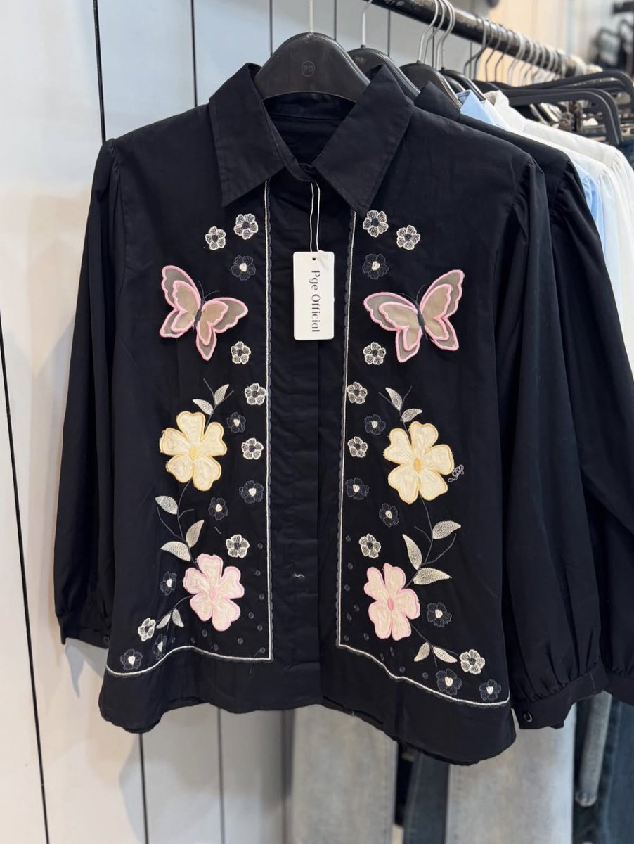 Racunkudishopee's tweet photo. Terimakasih pge sudah menjadi kiblat fashionku🥹🫶🏻

Clean outfit make it easier, just realize cuma perlu basic item for looks timeless tapi tetep stylish https://t.co/e91VQI669x