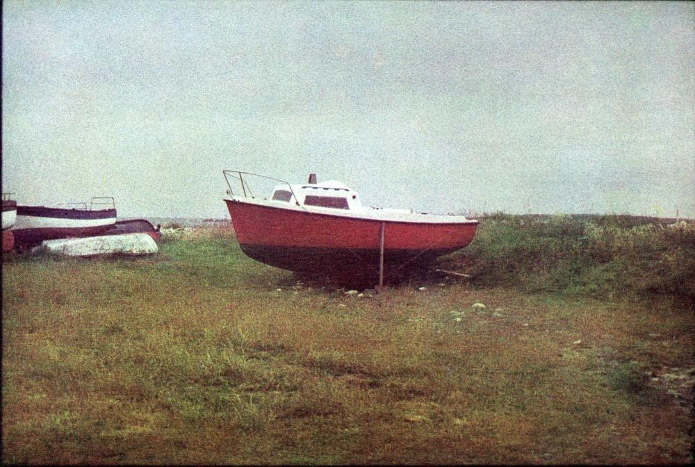 🌞🕊🌞Peaceful Sunday🌞🕊🌞

"If you are a boat that wants to sail in windy weather, you must be more stubborn than the waves!"
Mehmet Murat ildan

Bernard Plossu b 1945 📷
#PhotographyIsArt
