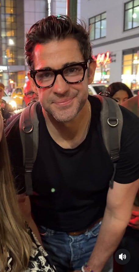 officedundies's tweet image. fotos recentes do John Krasinski atendendo fãs, LINDO!