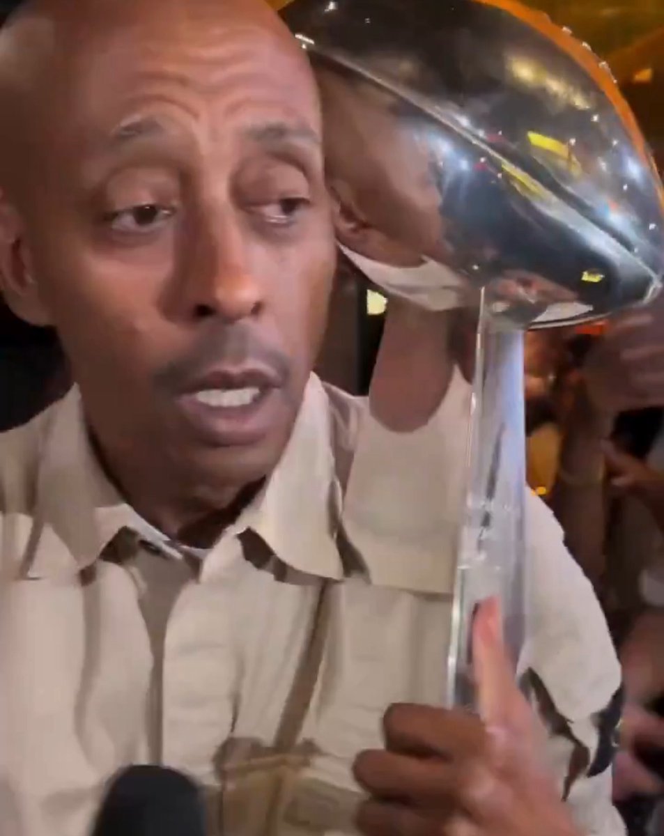 Cam Newton in the post-2000 modern era: 

Top 3 CFB peak 
Top 10 NFL peak 

That’s harder than winning a Super Bowl. 

And he’s better at media than me. 

I’ve doing it a decade plus and he’s just getting started. 

This is not a glaze. 

I’m an LSU and Saints fan. It Hurts