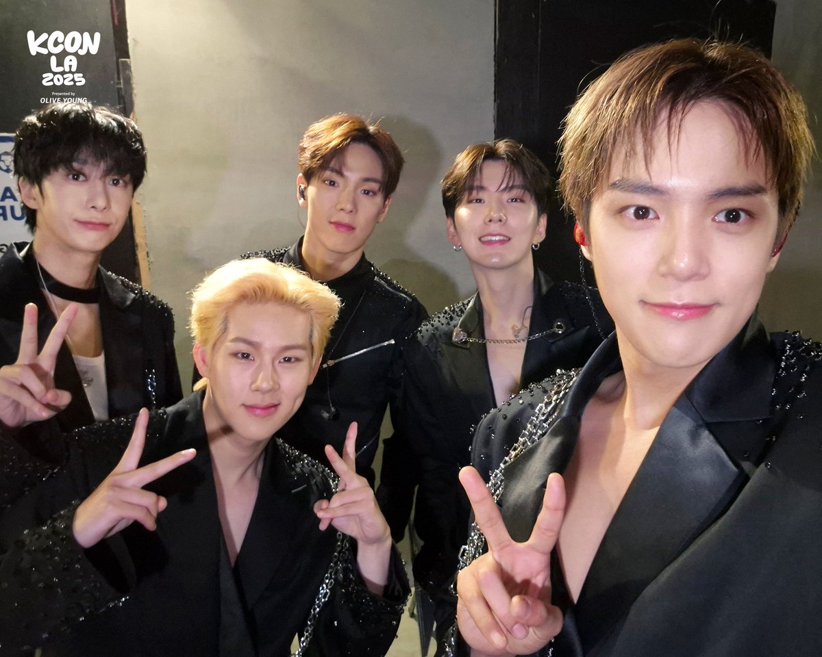 [#KCONLA2025] 📸 GREENROOM SELFIE

💚 AUG 2 (SAT)
#MONSTAX <a href="/OfficialMONSTAX/">몬스타엑스_MONSTA X</a>
Shh… this is only the beginning. Ready? 💌

-
KCON LA 2025 
AUG 1-3
Crypto.com Arena, LA Convention Center

Let's #KCON