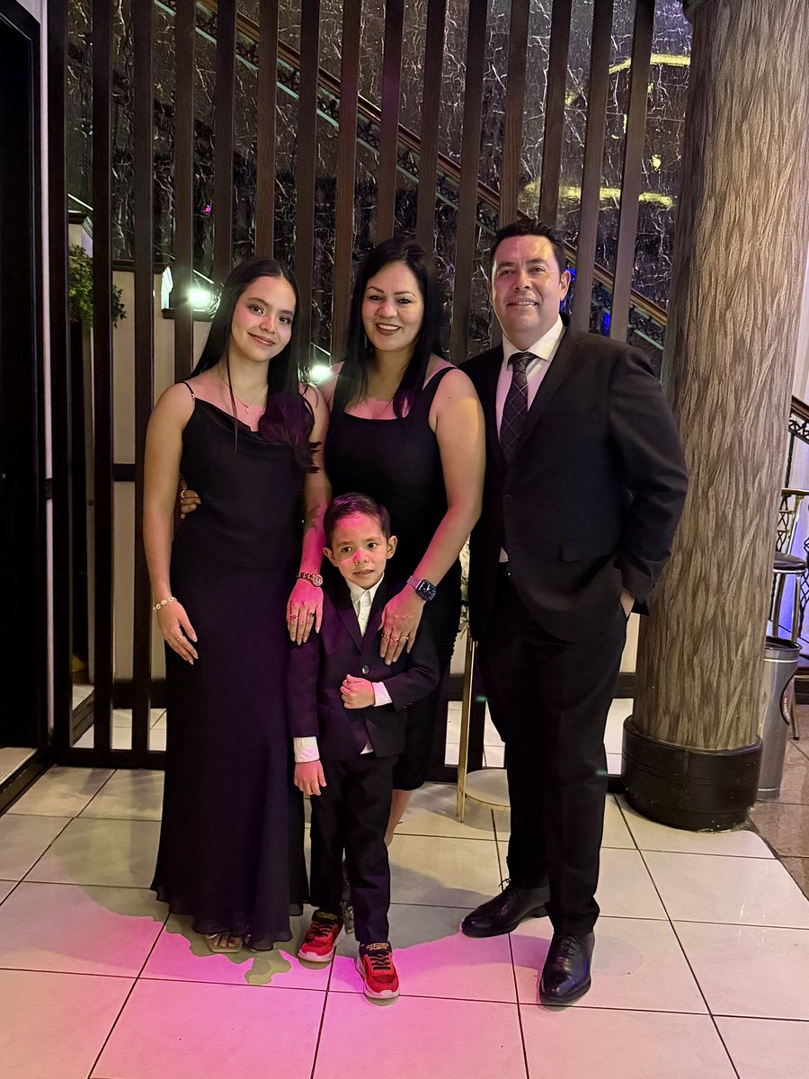 Disfrutando de una velada con la familia 🖤

#SaturdayVibes