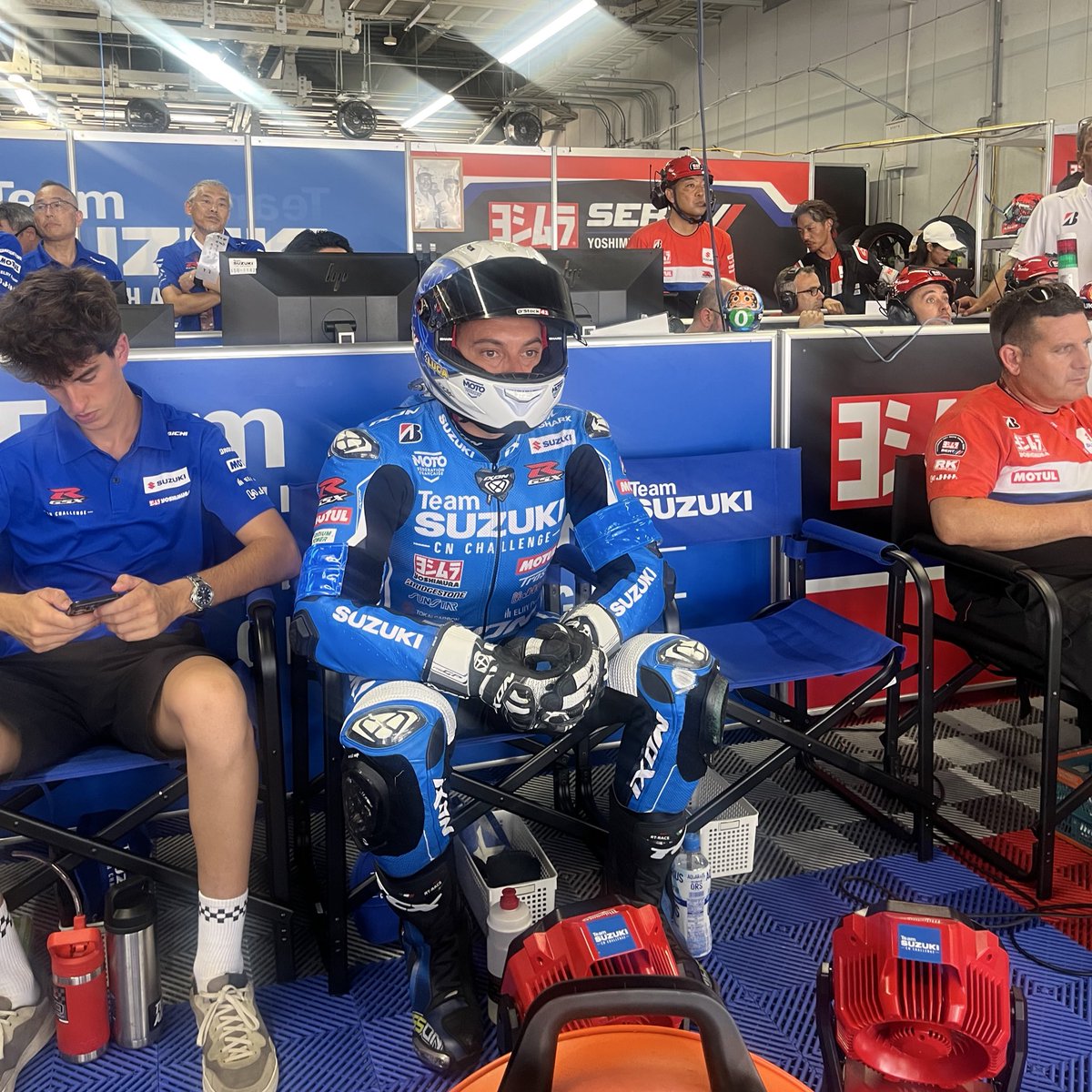 Next rider change to @etiennemass 🔄 #TeamSUZUKICNChallenge