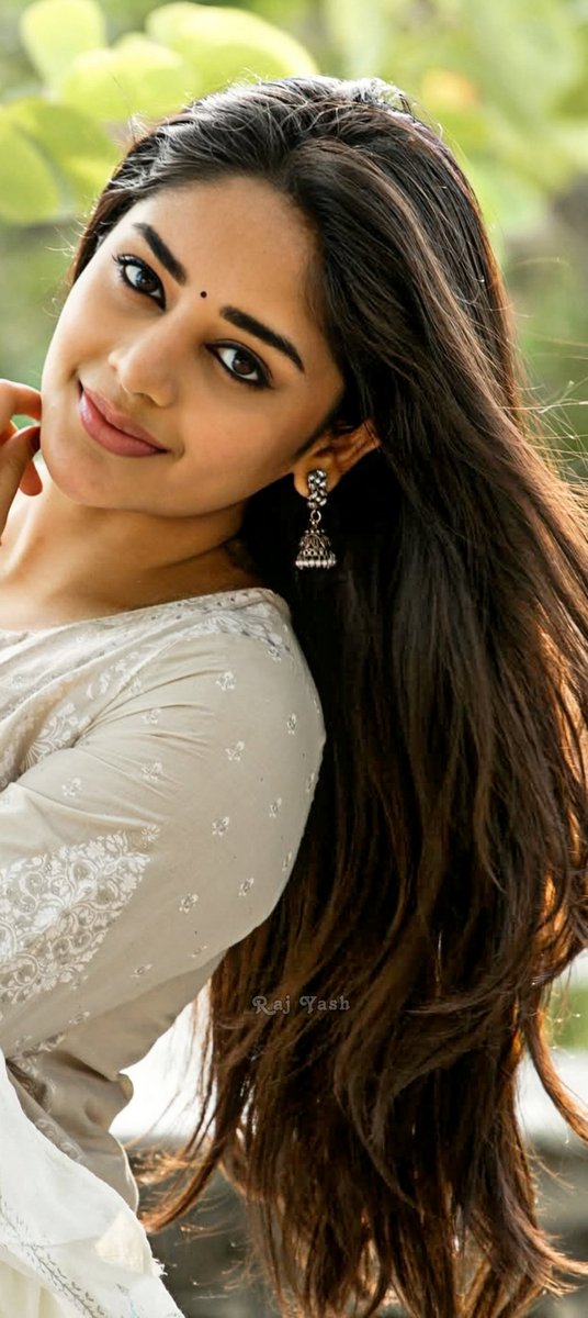 Hair Style 😍
#Deepshikha #Deepshika 

#KiaraAdvani #EeshaRebba #anasuyabharadwaj #War2Trailer