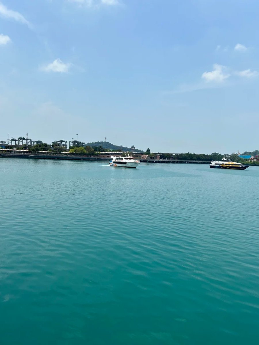 ChenDailyLog's tweet image. The weather is very cool today~
Let's go on the yacht and enjoy the sea breeze