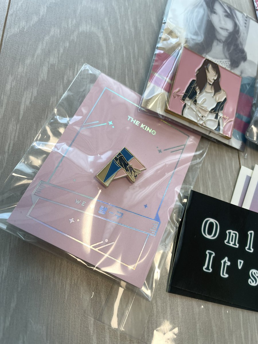 YangdoHere's tweet photo. 뱃지 양도합니다

택배비 포함 40,000 

#뱃지양도 #뱃지판매 #소녀시대 #태연 #티파니 https://t.co/hvWUess0pZ