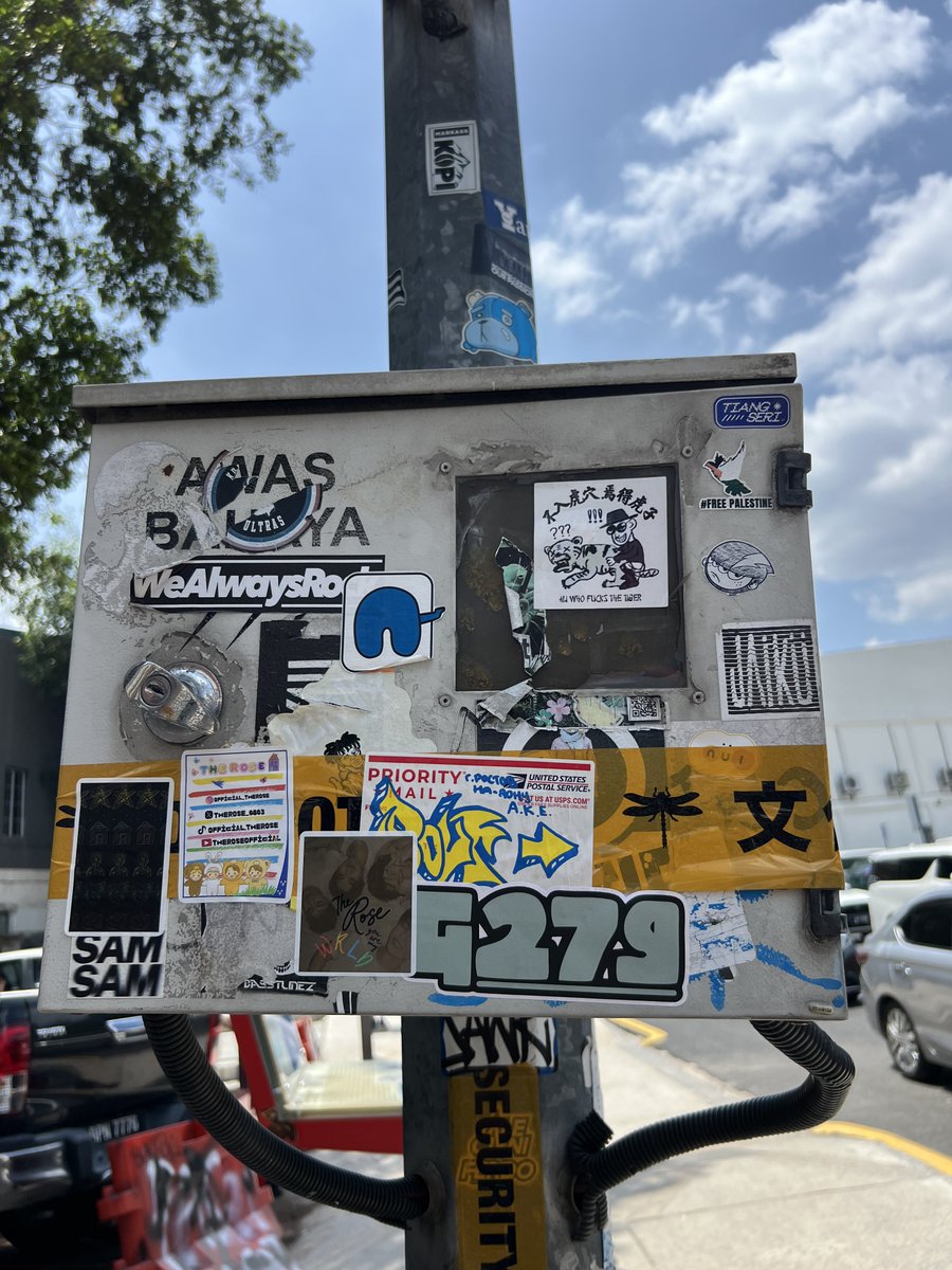 4RosesInTheRain's tweet photo. EIGHTH SPOT

- Near 4D Toto
- Beside  “BEAUTY IN UNITY” DBKLxUITM Mural

#KLForTheRose #TheRose8thAnniversary #TheRose #더로즈 https://t.co/DVsfudFfw2