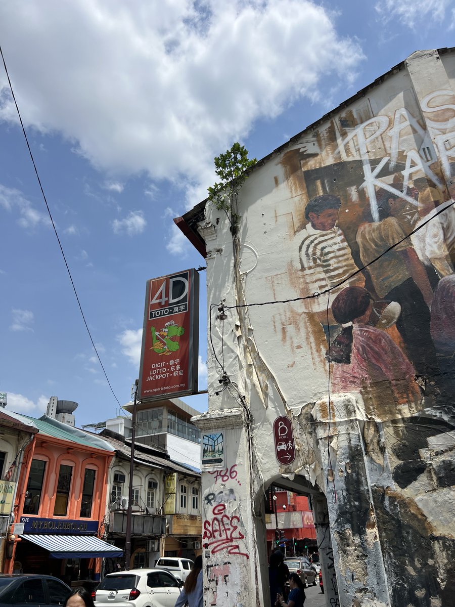 4RosesInTheRain's tweet photo. EIGHTH SPOT

- Near 4D Toto
- Beside  “BEAUTY IN UNITY” DBKLxUITM Mural

#KLForTheRose #TheRose8thAnniversary #TheRose #더로즈 https://t.co/DVsfudFfw2