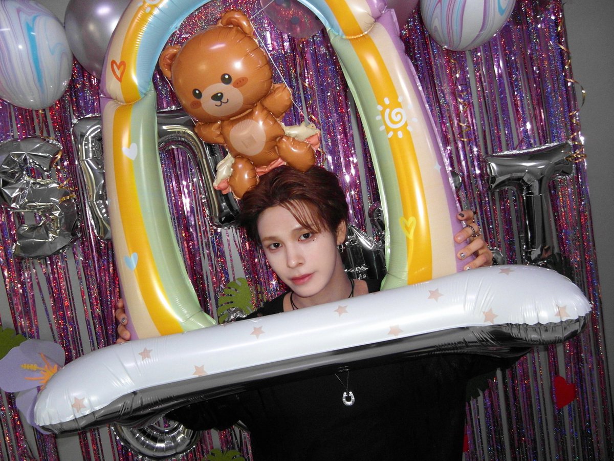 [🗳]
JTBC #뭉쳐야찬다4 <판타지리그> 올스타전 BEST 11 투표 안내
⠀
🍇기간
~ 2025. 08. 11 11:59PM (KST)
🍇방법
뭉쳐야찬다4 공식 홈페이지 - Q6. 싹쓰리하츠 팀 미드필더(MF) 3인 선택 - ‘세림’ 투표 ❣
⠀
▶ mtv.jtbc.co.kr/poll/pr1001179…
⠀
#CRAVITY #크래비티
#세림 #SERIM
#DaretoCrave