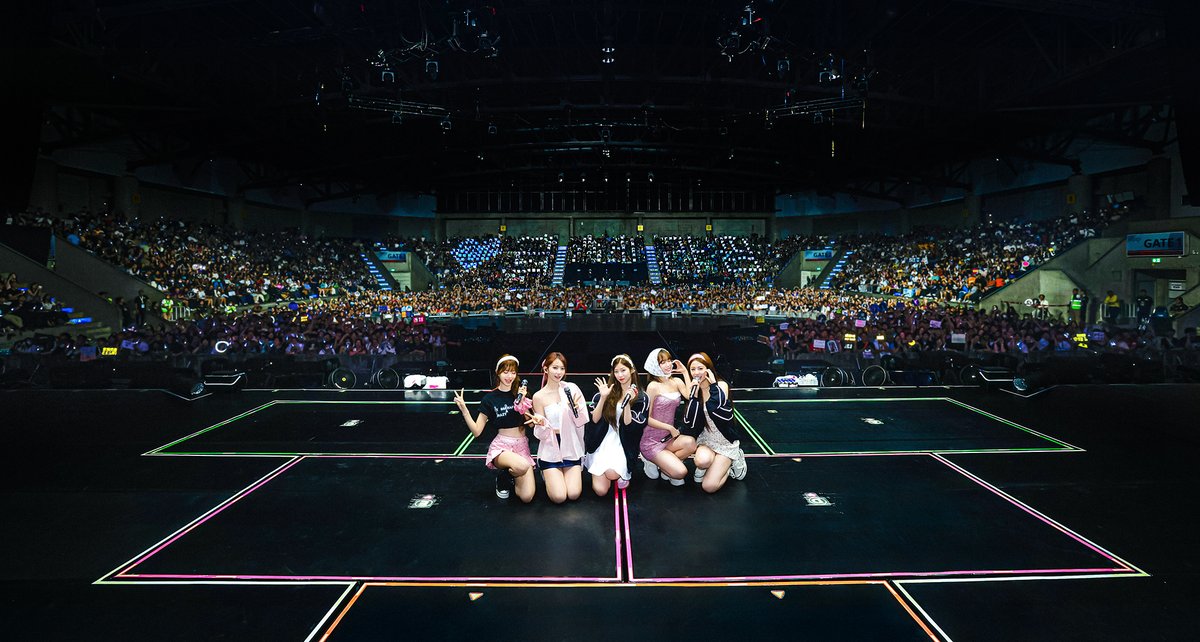 le_sserafim's tweet photo. [#오늘의르세라핌]
250810 @ 2025 LE SSERAFIM TOUR 'EASY CRAZY HOT' IN BANGKOK

We had so much fun today!
We'll miss youuuuu~~ 🥹
Ddo boja 💙 Rak na, jup jup 👄

#LE_SSERAFIM #르세라핌
#EASY_CRAZY_HOT
#EASY_CRAZY_HOT_IN_BANGKOK https://t.co/uhhpMuMA1q