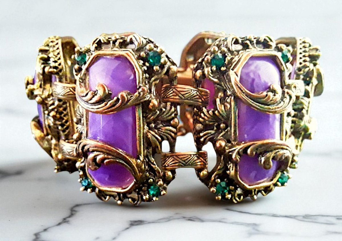 renaissancefai's tweet photo. Renaissance Revival Purple Bracelet, Swirly Lucite, Selro Inspired,, Green Rhinestones, Ornate Vintage
https://t.co/wpAina9hYD?
#bracelet #vintage #VictorianRevival #purple #Lucite #ornate #RenaissanceRevival #glassseedpearls #rhinestones #antiqueGoldTone #heavy #Wide #selrostyle https://t.co/DQEHT0qNyz