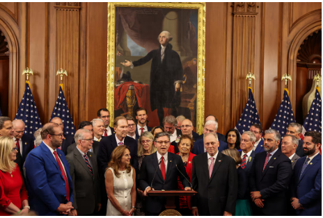 assraf197981765's tweet image. 🎙️🇺🇸📰Trump’s sweeping bill looms large over Democrats and Republicans as they head for recess...
More details...tiny.cc/swyq001
#TrumpBill #OneBigBill #BudgetBattle2025 #GOPBill
#MedicaidMatters