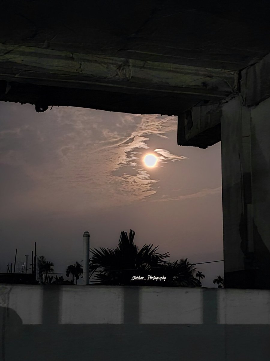 roy_subhajit_'s tweet photo. ๐๐๐๐๐ข'๐ ๐ฝ๐๐ก๐ ๐๐๐๐๐:
Letโs try Frame to Frame
ShotOn #GalaxyS24Ultra
#DailyPictureTheme
#FramePhotography
#sundayvibes @Snapdragon https://t.co/BFeJAqVrUZ