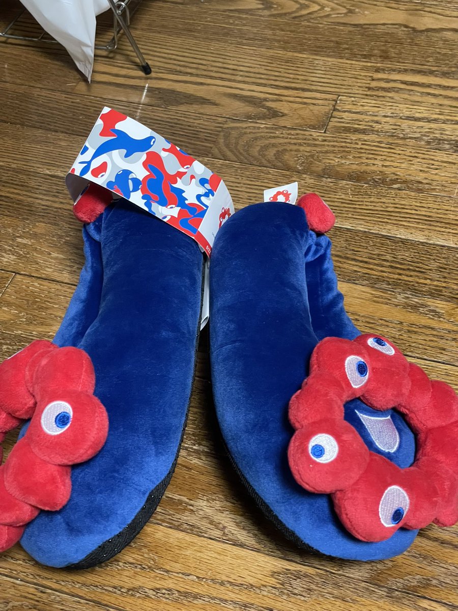 散々迷ってたミャクミャクルームシューズ買いました。 化繊アレルギー