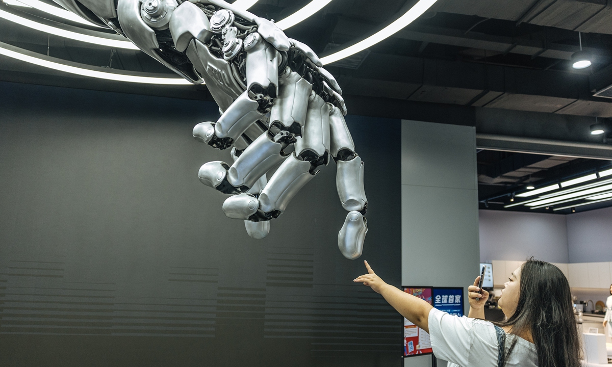 Tesla leads US humanoid robotics, merging AI models with vast computing power, funding, and top talent. Yet, its Optimus mass production leans on China's supply chain (80-90%), says US' Northeastern University professor Samuel Li Xiangming who has long focused on robotics